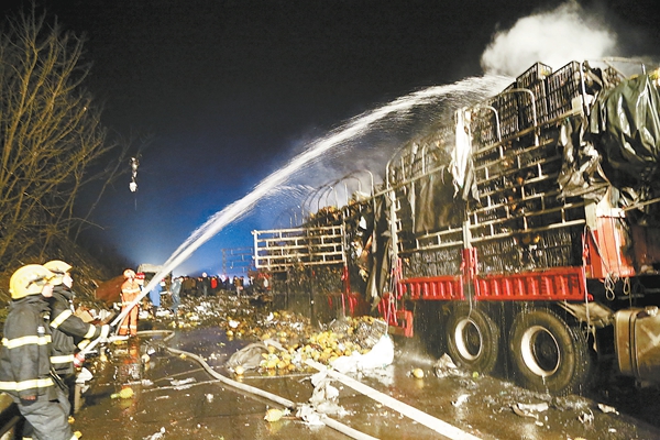 京港澳高速爆炸事故致5死21伤 车主系无证运输