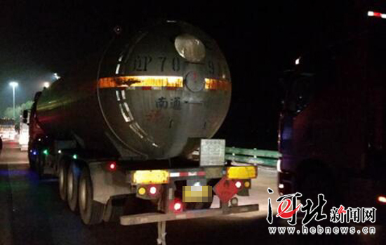 秦皇岛：33辆危险品车超时闯禁行被查处
